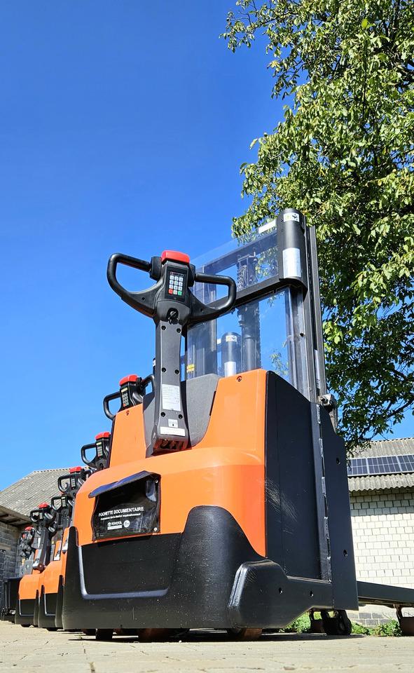 Gerbeur SWE 200 Staxio Toyota Initial lift, wstępne podnoszenie wideł, niski maszt SWE 200 Staxio Toyota Initial lift, wstępne podnoszenie wideł, niski maszt- Photo 2