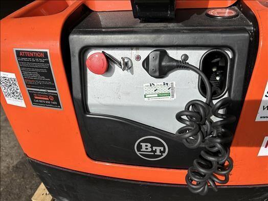 Transpallet LWE130 Powered pallet truck LWE130 Powered pallet truck- Photo 5