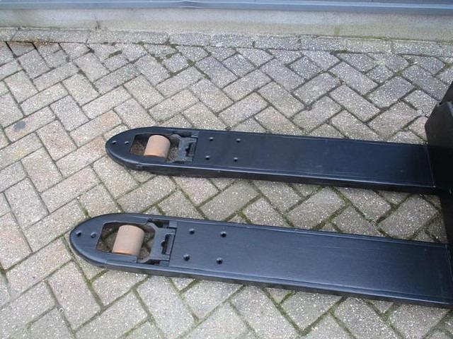 Wózek paletowy LWE 180 LWE 180- Photo 8