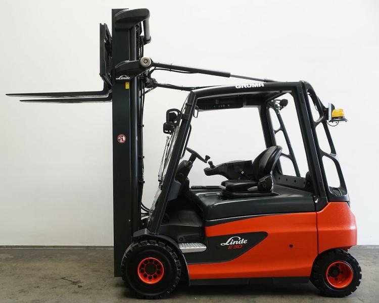 Carrello elevatore elettrico E 30 L 387 E 30 L 387- Photo 4