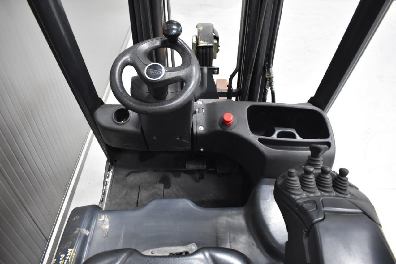 Wózek widłowy elektryczny E 16 C-02 E 16 C-02- Photo 7
