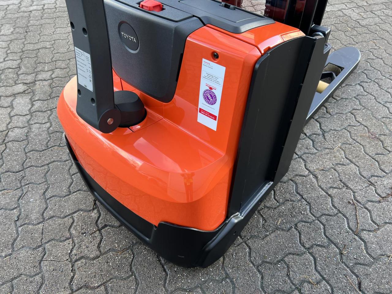 Stoccatore Toyota SWE 140 / Akku überh.! Toyota SWE 140 / Akku überh.!- Photo 5