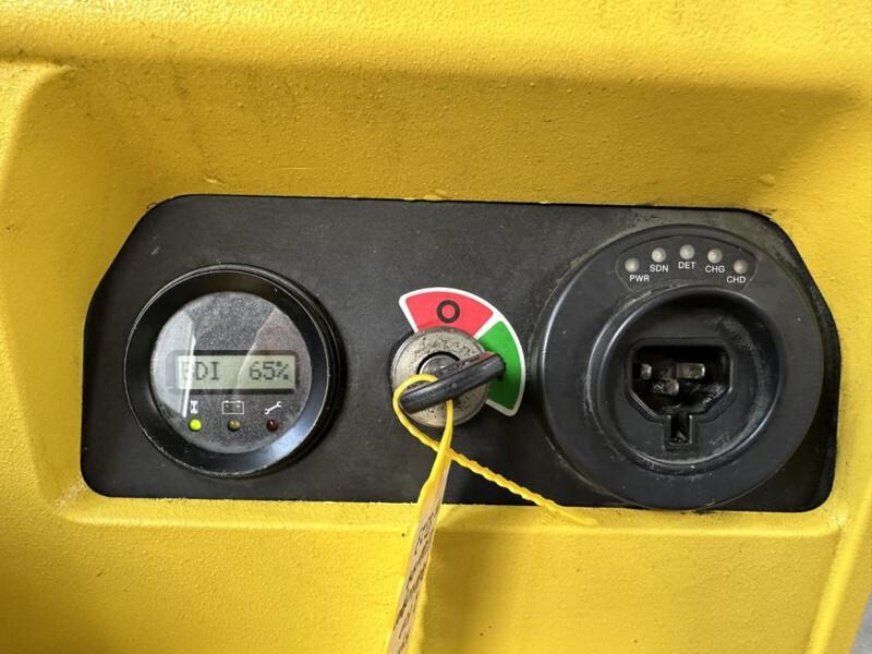 Transpalette P2.0 Palletwagen 2 ton Elektra Pallettruck interne lader P2.0 Palletwagen 2 ton Elektra Pallettruck interne lader- Photo 8