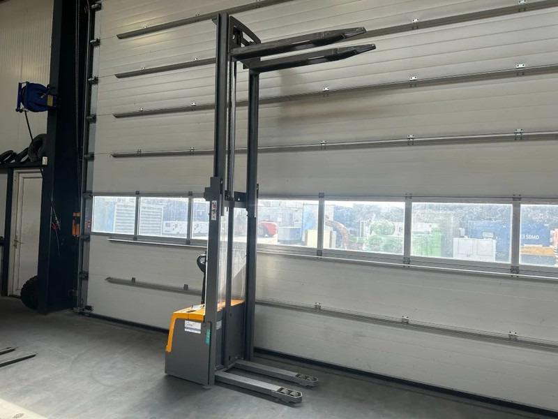 Gerbeur EJC M13 1300 kg Elektra Stapelaar 335 cm hefhoogte Als nieuw 2021 ! 100 uur ! EJC M13 1300 kg Elektra Stapelaar 335 cm hefhoogte Als nieuw 2021 ! 100 uur !- Photo 8