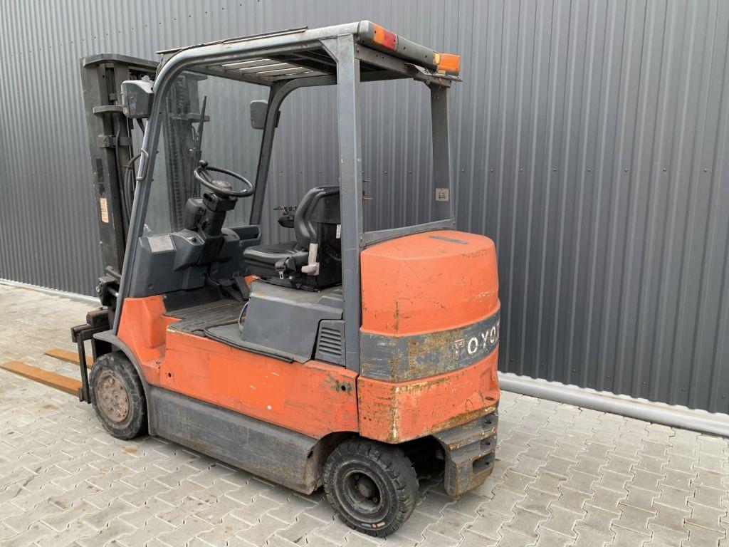 Carrello elevatore elettrico Toyota 7FBMF35 Toyota 7FBMF35- Photo 3
